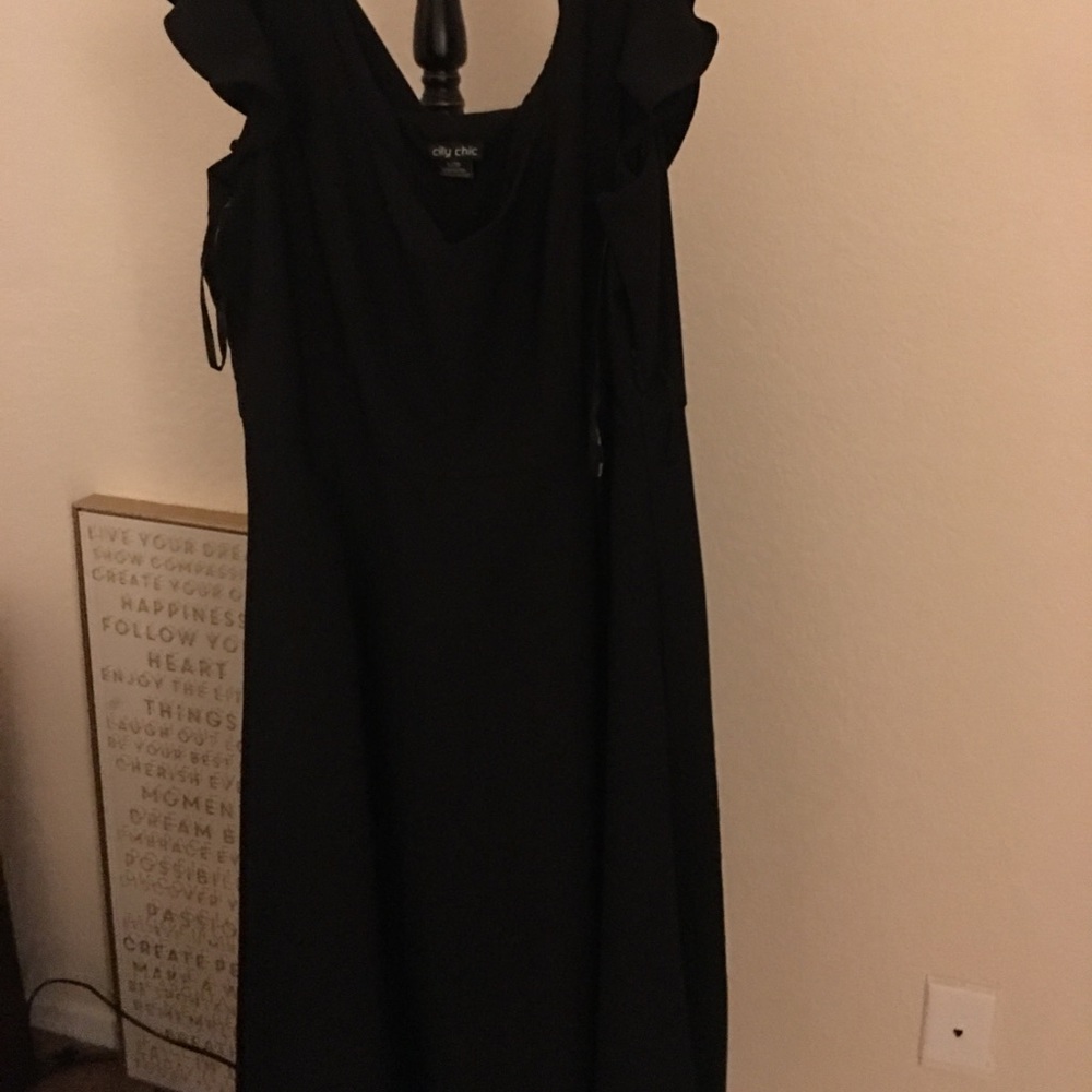 Sexy , black slimming dress!